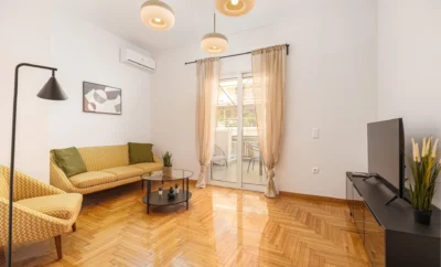 Φωτεινό και Σύγχρονο Διαμέρισμα με Μπαλκόνι στον Ζωντανό Πειραιά